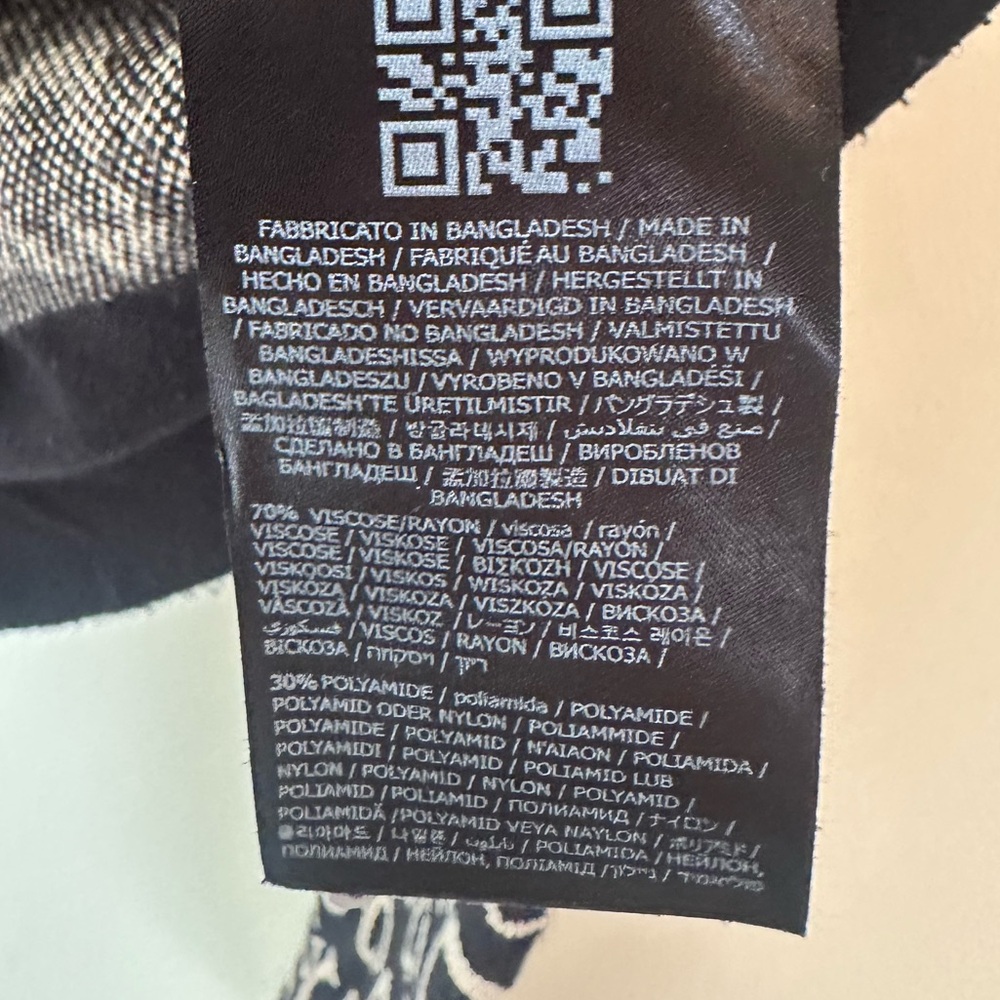 Guess Black and Cream Logo Sweater - Picture 7 of 11